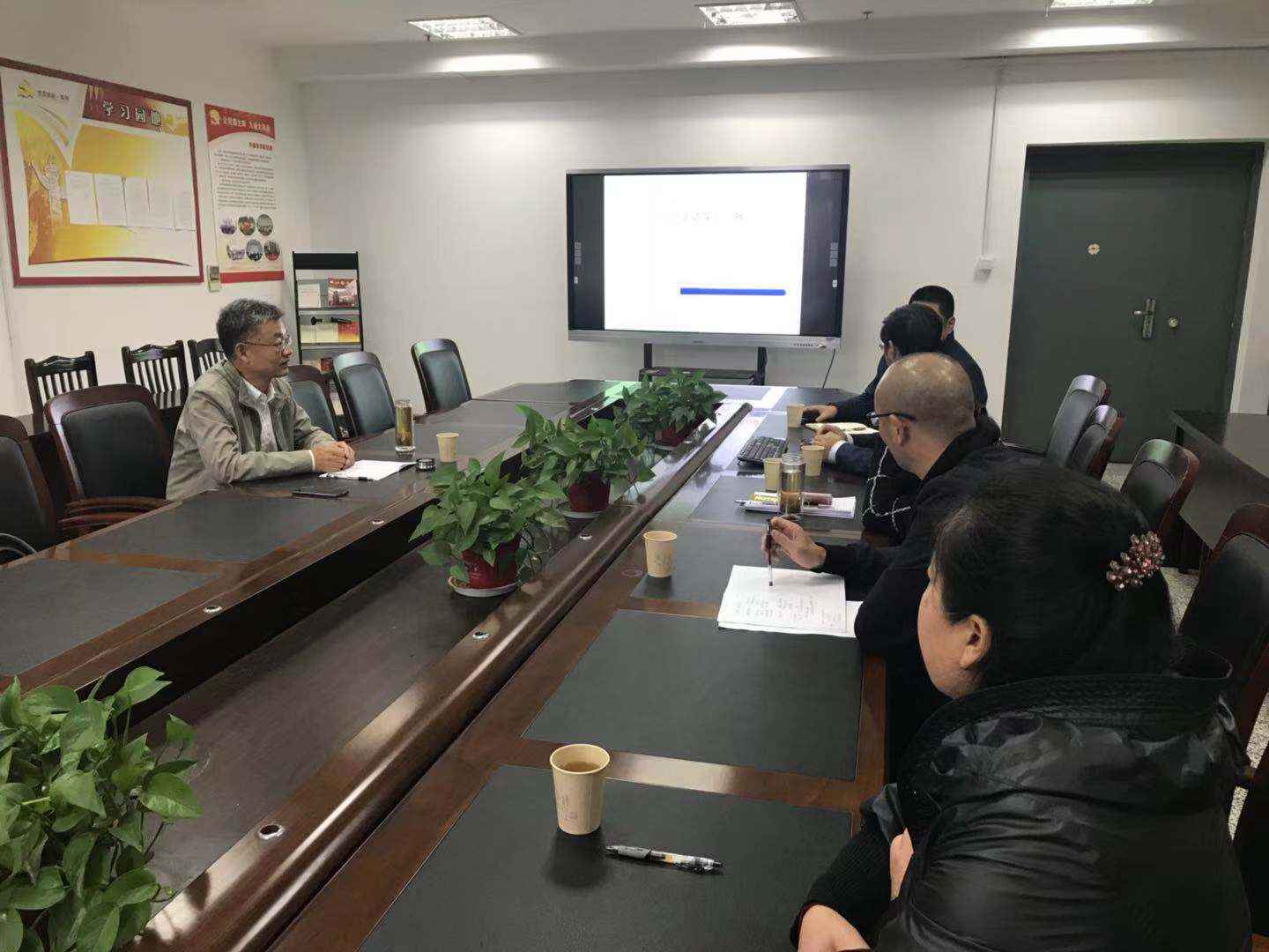 侯文华调研指导外国语学院工作.jpg